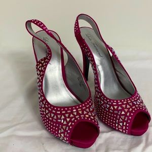 Pretty pink dressy sandals. Only worn once.